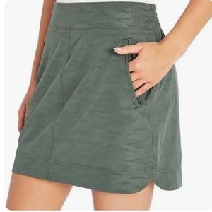 Orvis Green Embossed Camo Print Skort Size M